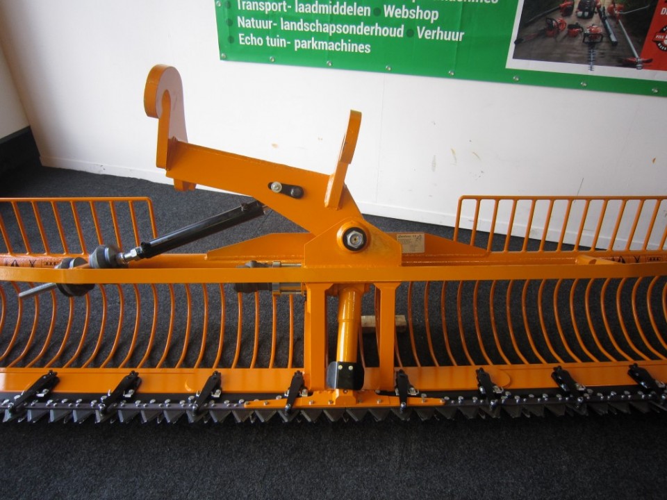 Maaikorf LMZ 4.40 met hekjes en 90 graden kantelkop 