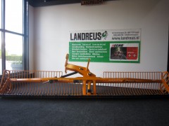 Maaikorf LMZ 4.40 met hekjes en 90 graden kantelkop 