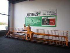 Maaikorf mini zwaar 4.00 Wide Body met hekjes en 90 graden kantelkop